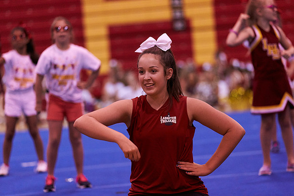 327cheer6-8-16