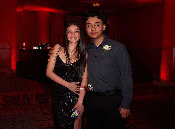 074prom3-23-24